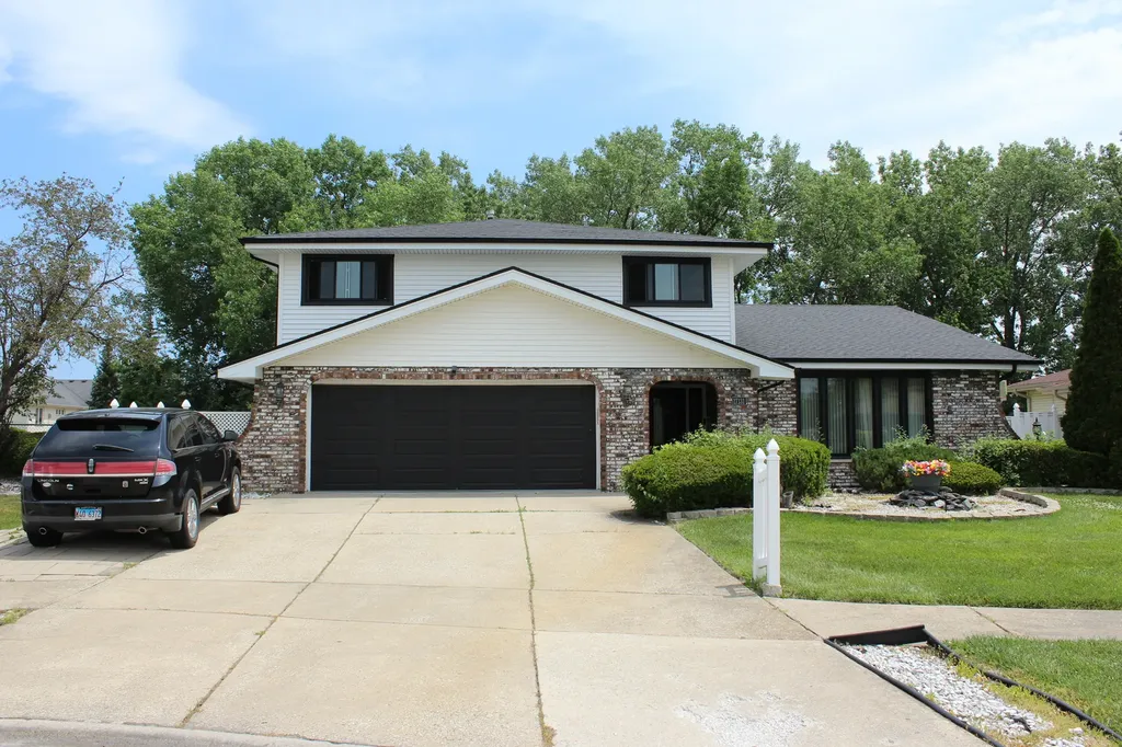 17131 Yates Street South Holland IL 60473