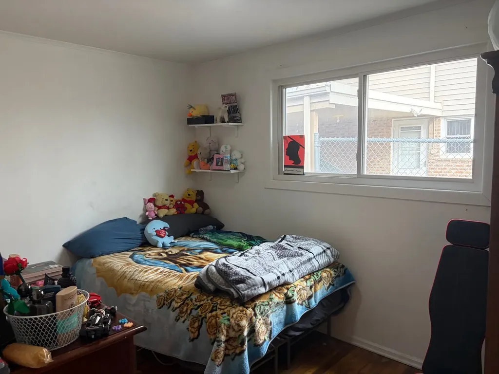8417 South Scottsdale Avenue Chicago IL 60652