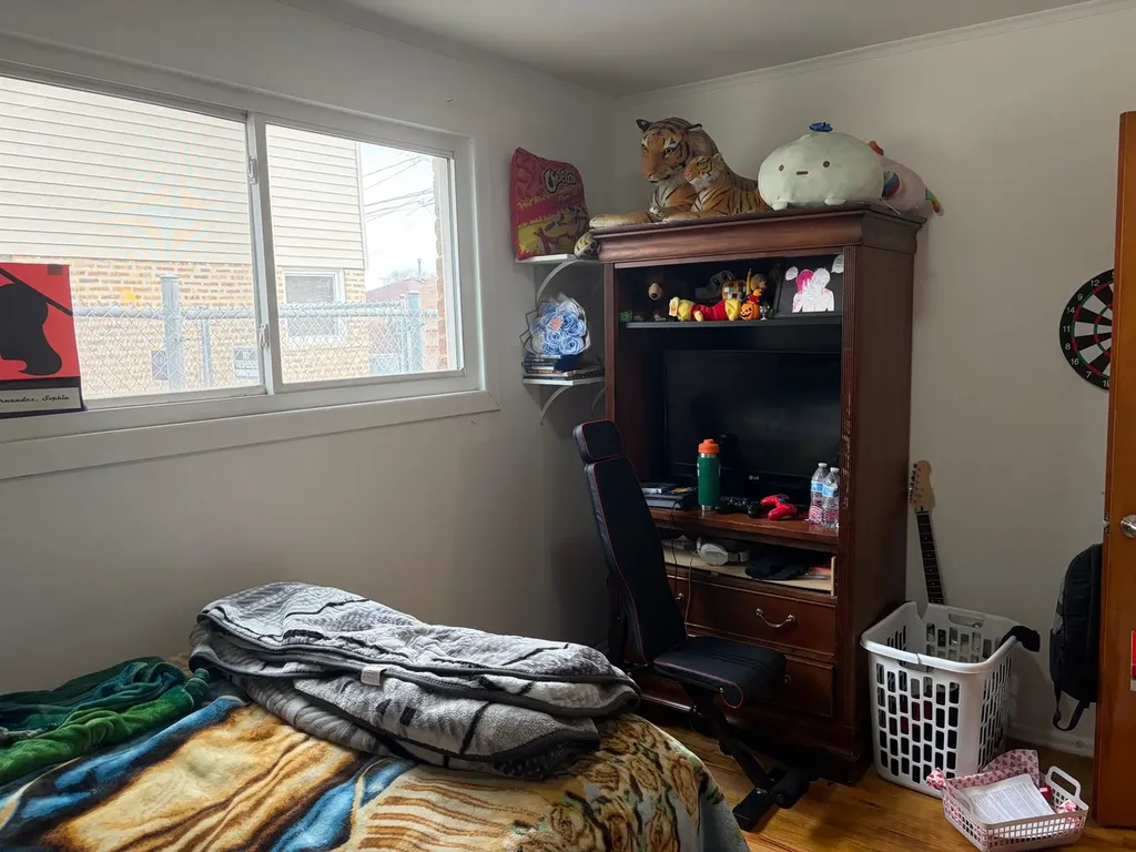 8417 South Scottsdale Avenue Chicago IL 60652