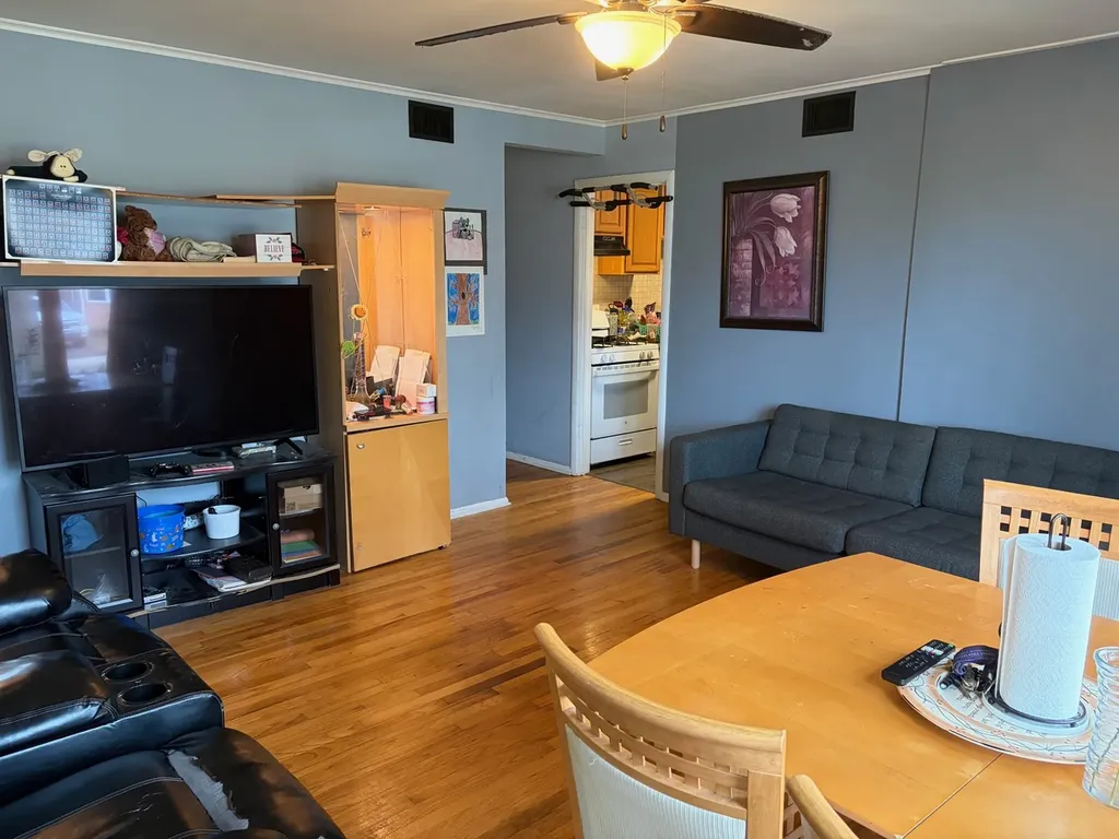 8417 South Scottsdale Avenue Chicago IL 60652