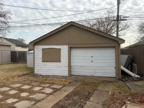 8417 South Scottsdale Avenue Chicago IL 60652