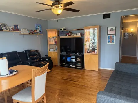 8417 South Scottsdale Avenue Chicago IL 60652