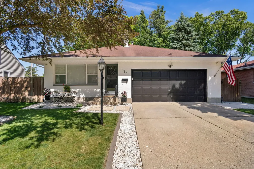 361 South Commonwealth Avenue Elgin IL 60123