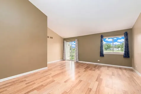 1862 Grosse Pointe Drive Hanover Park IL 60133