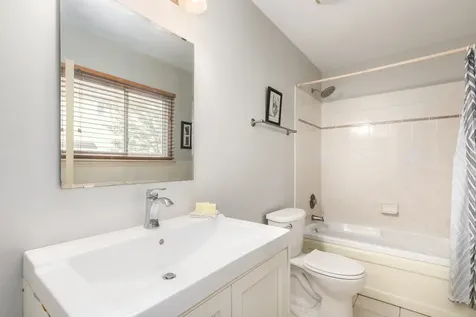 1862 Grosse Pointe Drive Hanover Park IL 60133