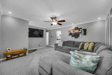 128 Saugatuck Road Montgomery IL 60538