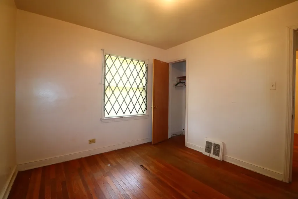 8821 South Eggleston Avenue Chicago IL 60620