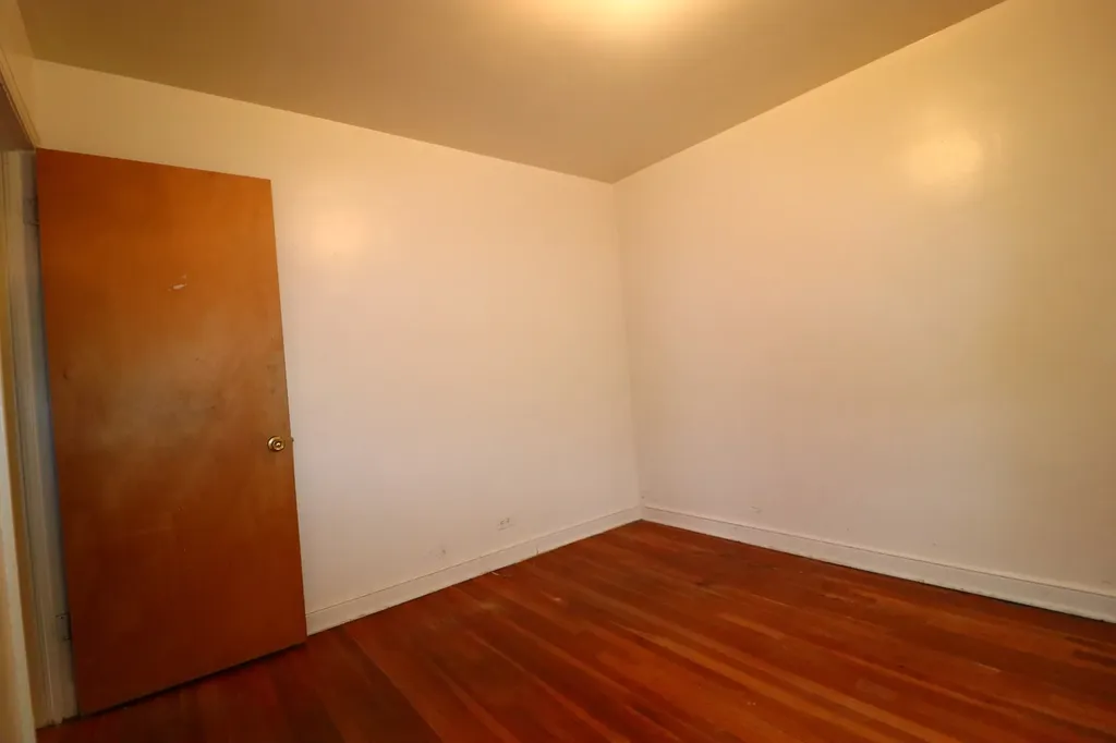 8821 South Eggleston Avenue Chicago IL 60620