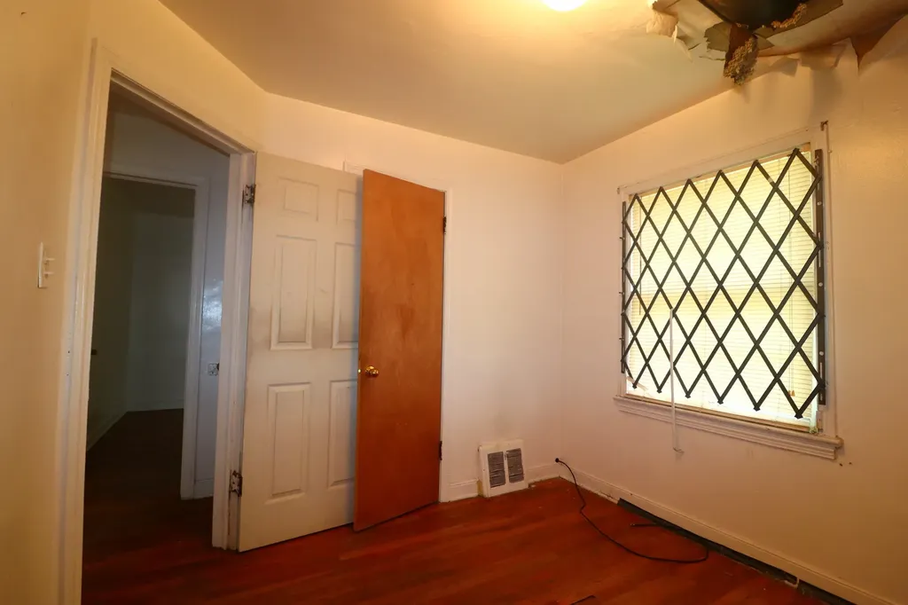8821 South Eggleston Avenue Chicago IL 60620