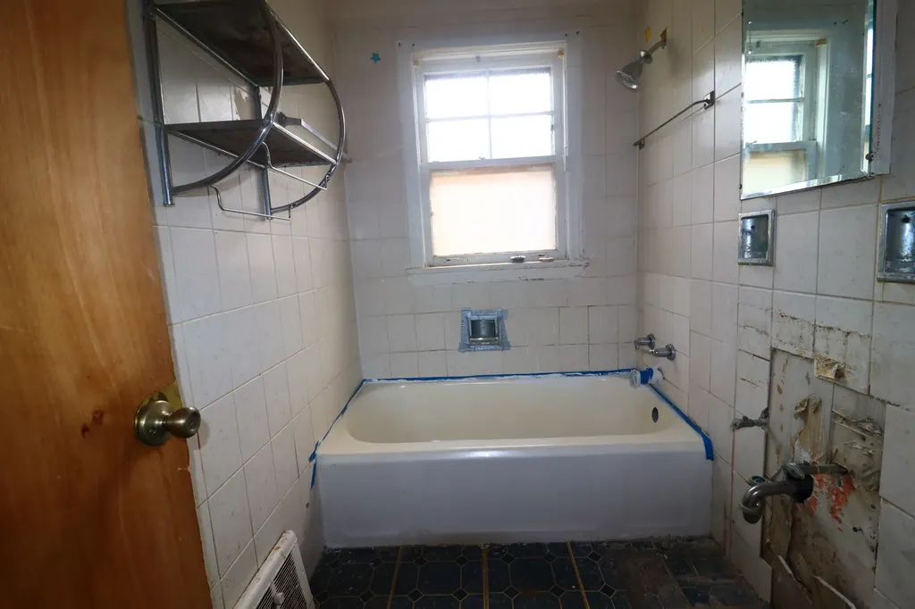 8821 South Eggleston Avenue Chicago IL 60620