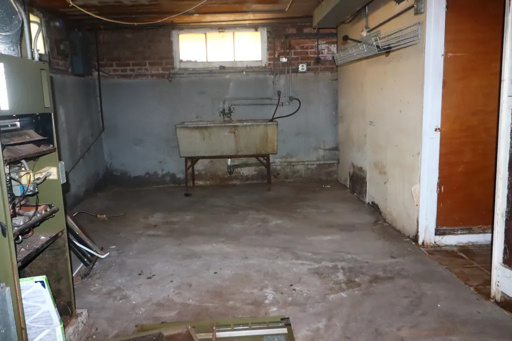8821 South Eggleston Avenue Chicago IL 60620