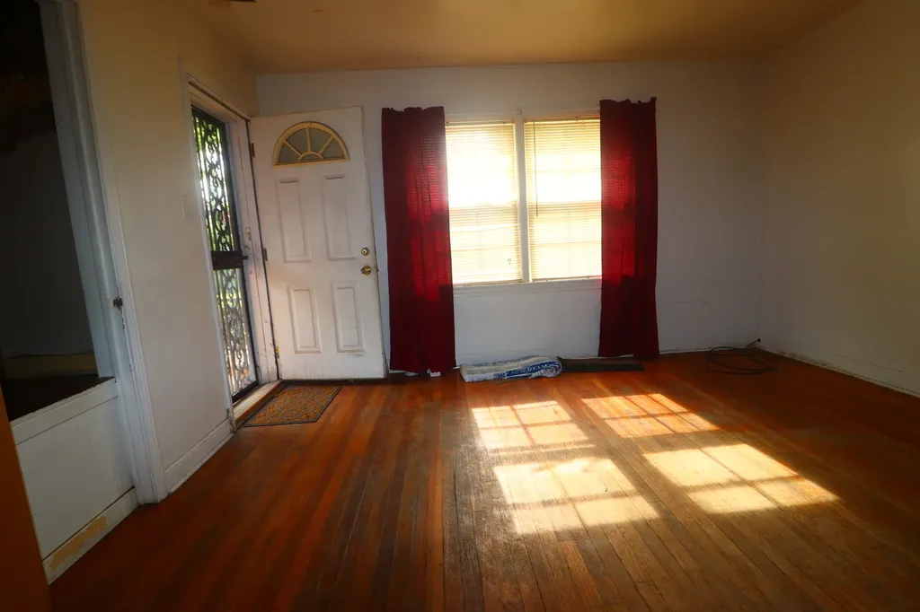 8821 South Eggleston Avenue Chicago IL 60620
