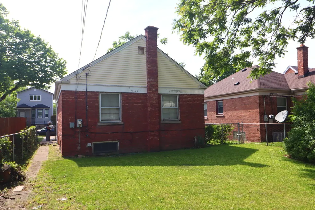 8821 South Eggleston Avenue Chicago IL 60620