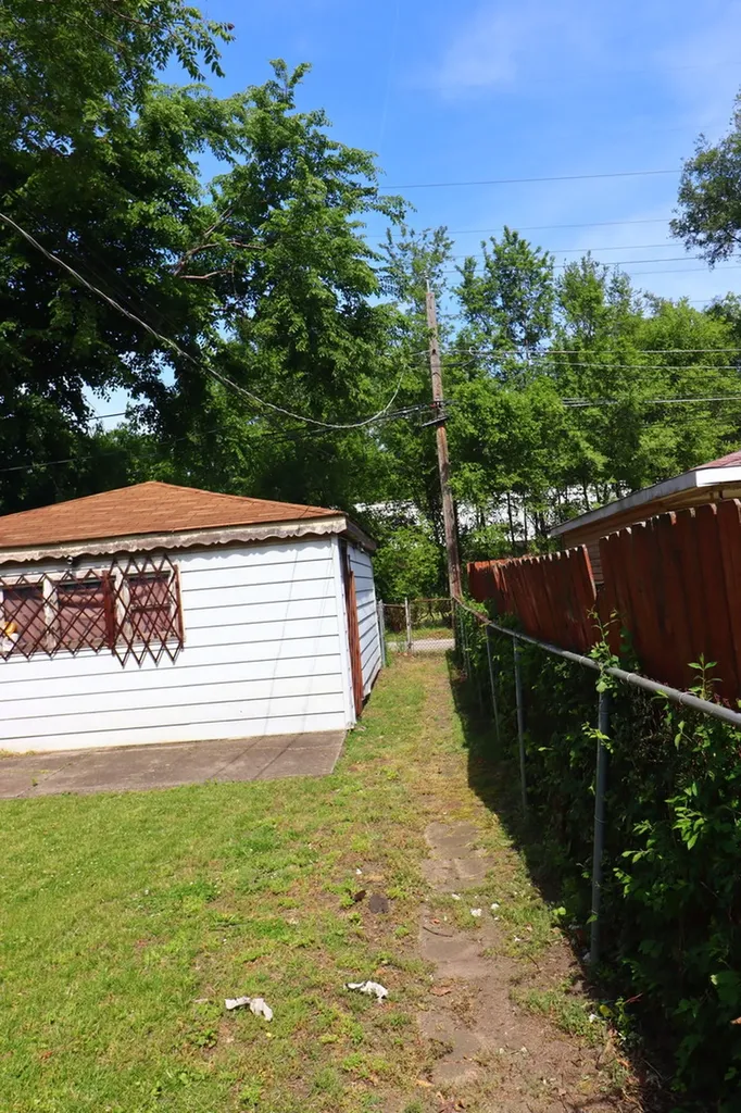 8821 South Eggleston Avenue Chicago IL 60620