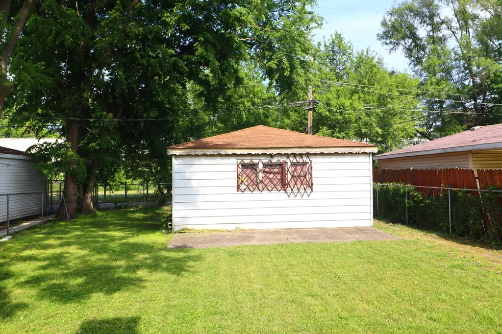 8821 South Eggleston Avenue Chicago IL 60620