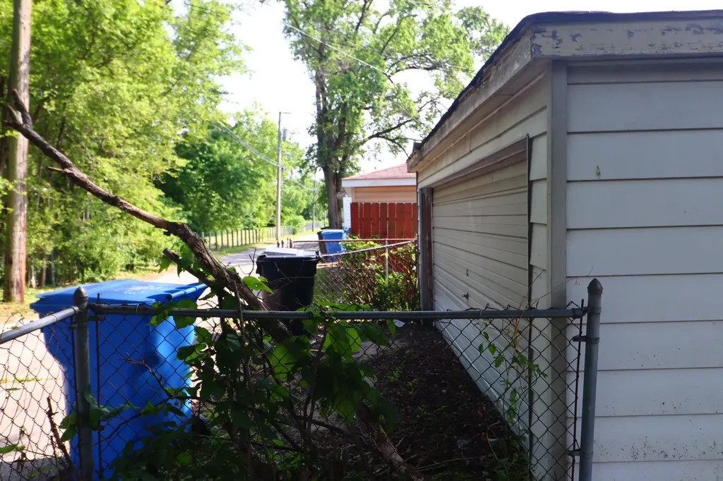 8821 South Eggleston Avenue Chicago IL 60620