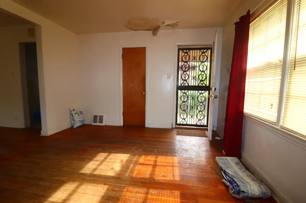 8821 South Eggleston Avenue Chicago IL 60620