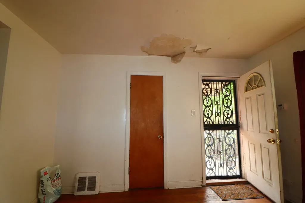 8821 South Eggleston Avenue Chicago IL 60620