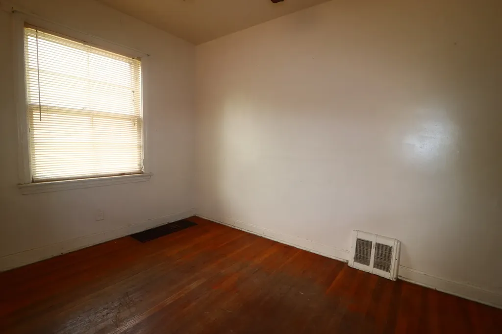 8821 South Eggleston Avenue Chicago IL 60620