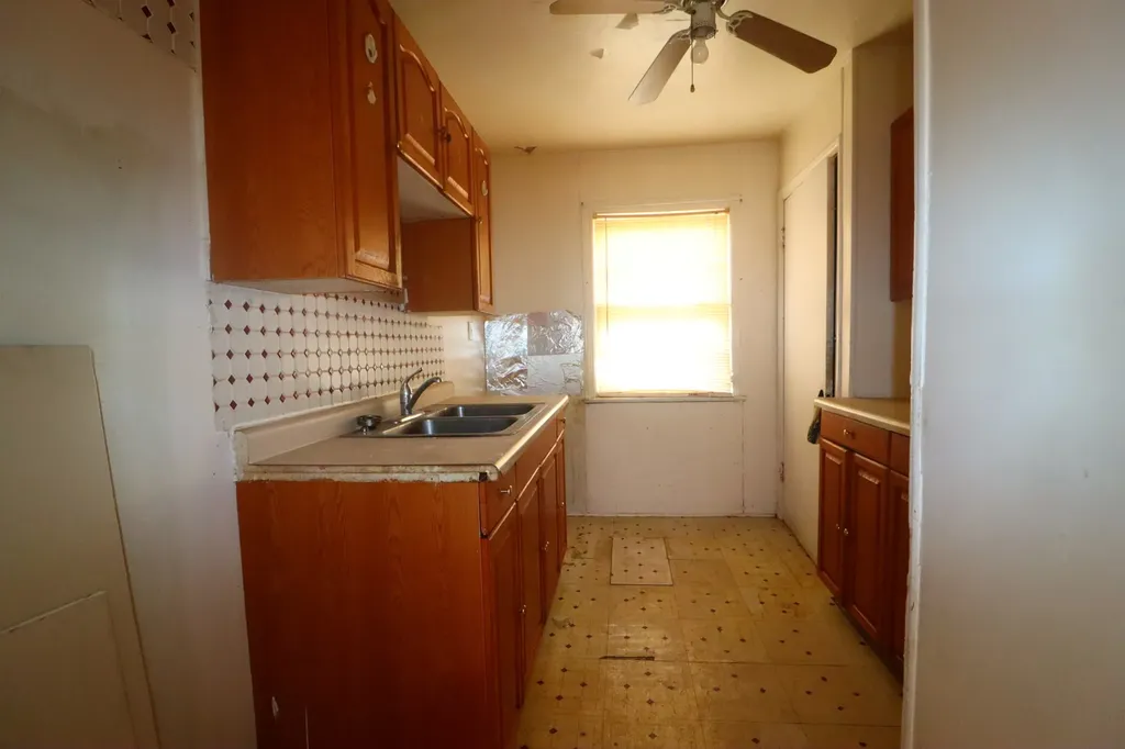 8821 South Eggleston Avenue Chicago IL 60620