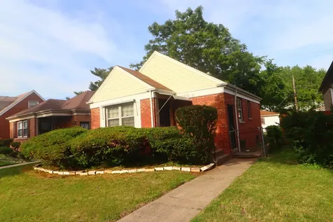 8821 South Eggleston Avenue Chicago IL 60620