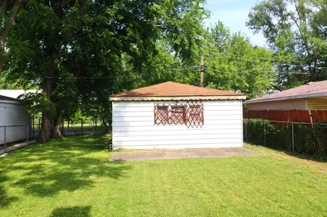 8821 South Eggleston Avenue Chicago IL 60620