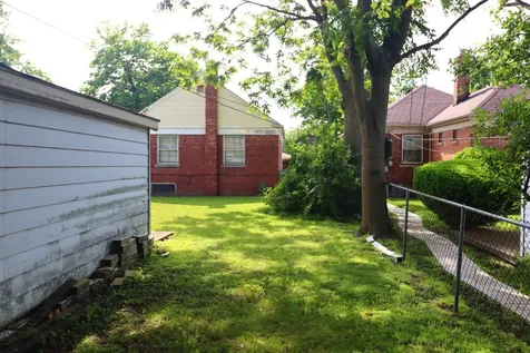 8821 South Eggleston Avenue Chicago IL 60620