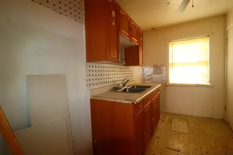 8821 South Eggleston Avenue Chicago IL 60620