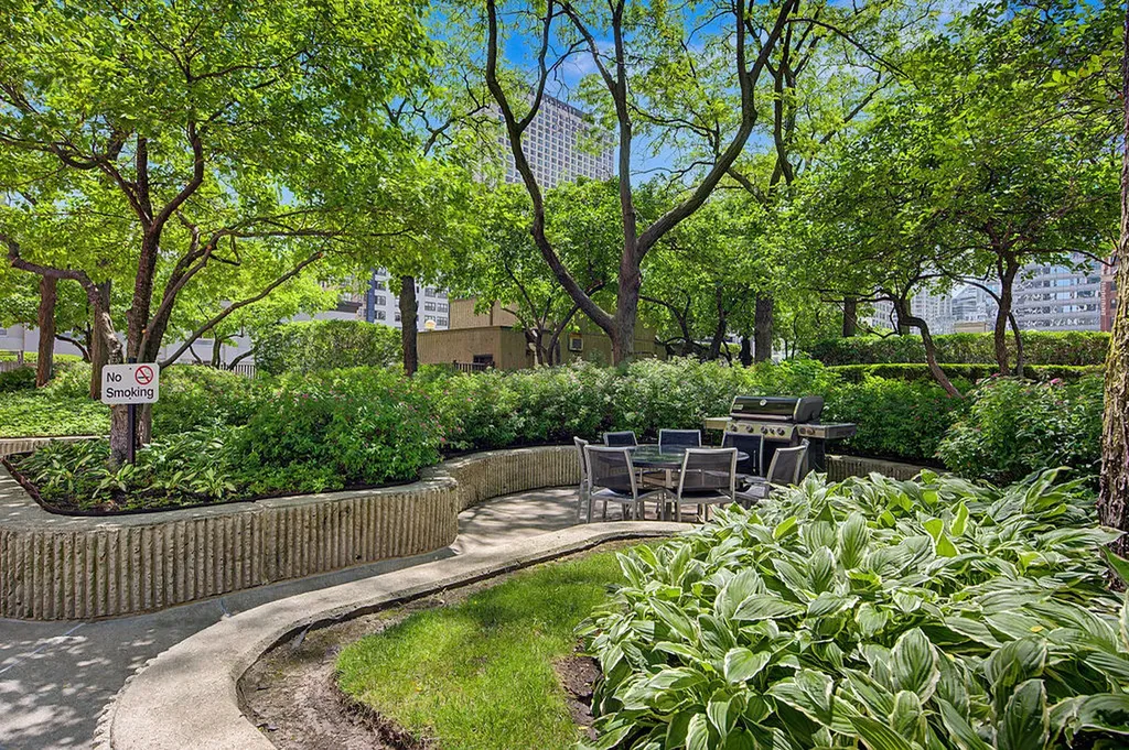 10 East Ontario Street Chicago IL 60611