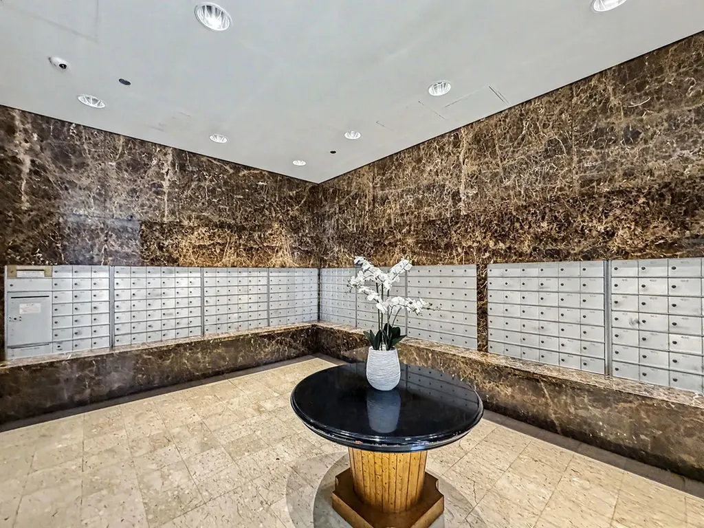 10 East Ontario Street Chicago IL 60611