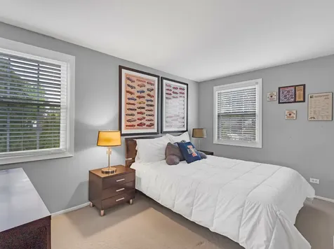 5 Knight Hill Lane Buffalo Grove IL 60089