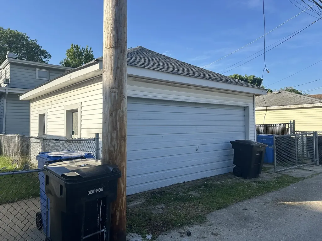 5346 North Ludlam Avenue Chicago IL 60630