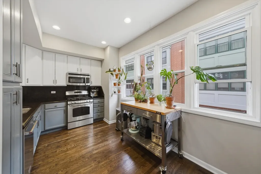 5844 North Hermitage Avenue Chicago IL 60660
