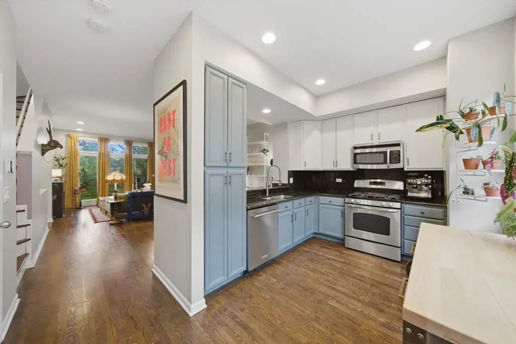 5844 North Hermitage Avenue Chicago IL 60660