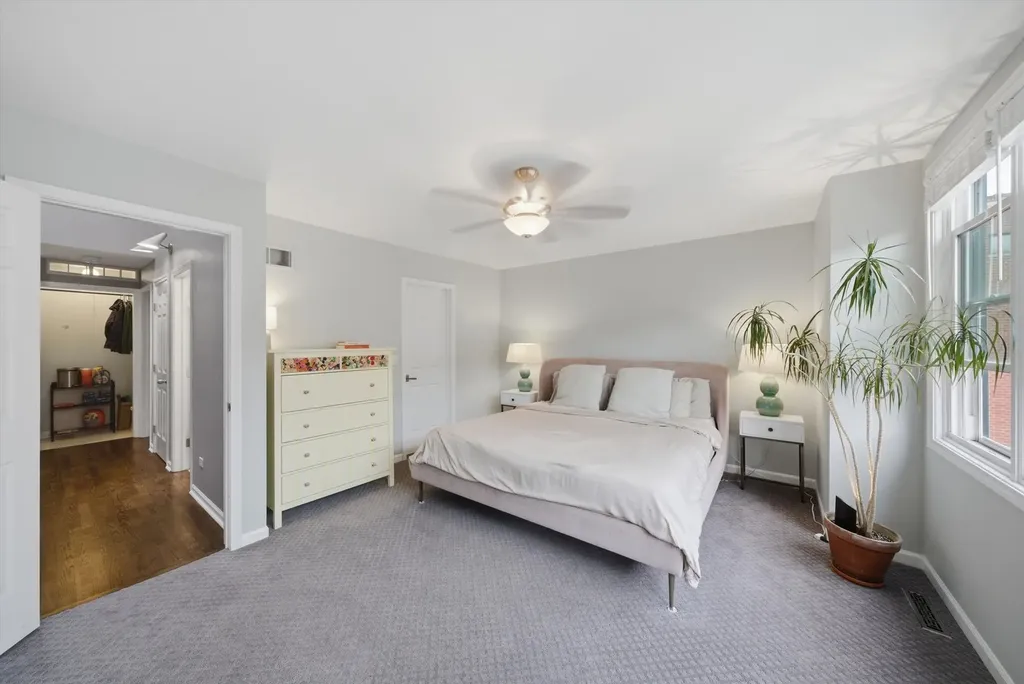 5844 North Hermitage Avenue Chicago IL 60660