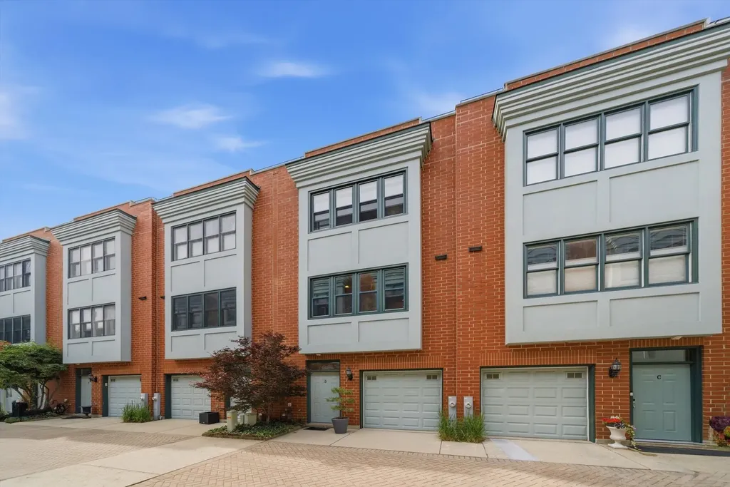 5844 North Hermitage Avenue Chicago IL 60660