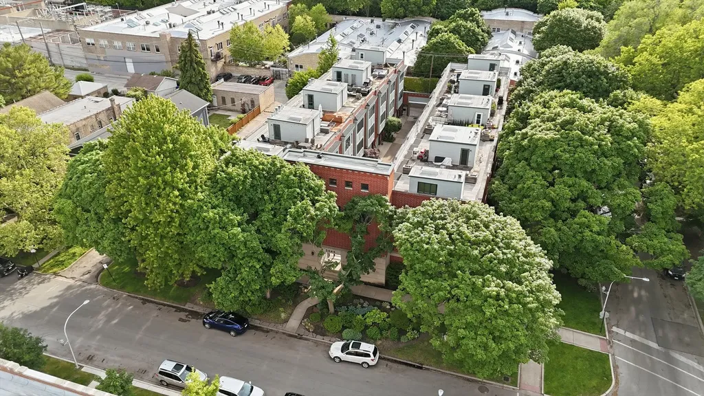 5844 North Hermitage Avenue Chicago IL 60660