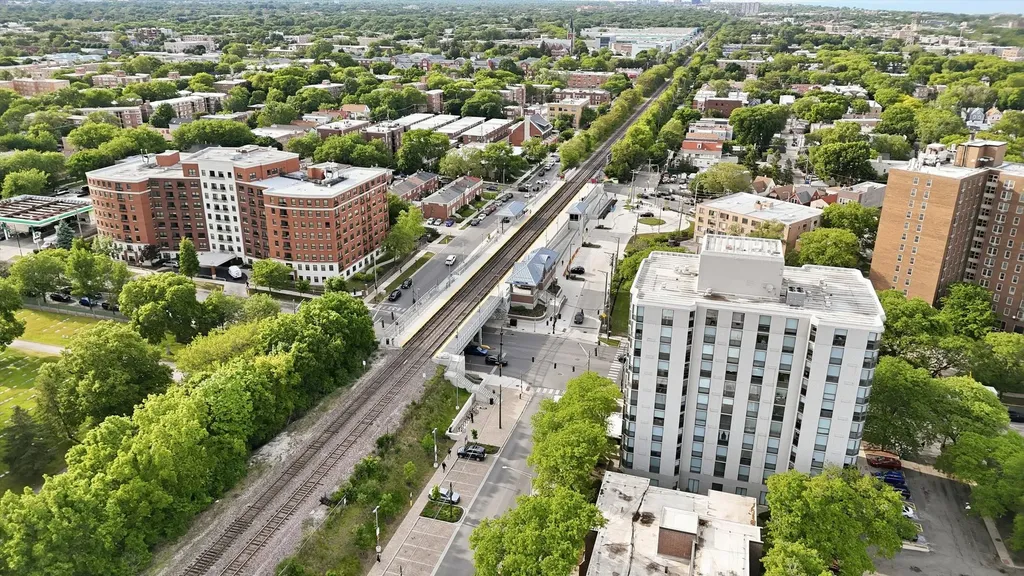5844 North Hermitage Avenue Chicago IL 60660