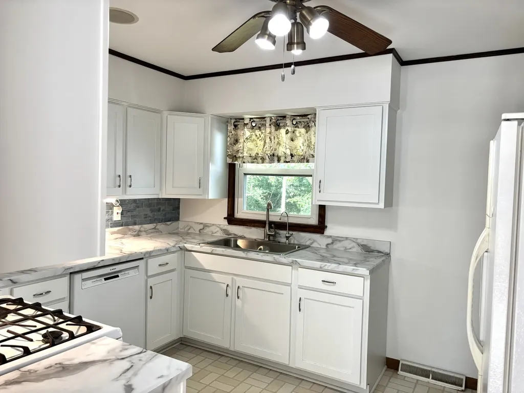 39600 Janet Court N Antioch IL 60002