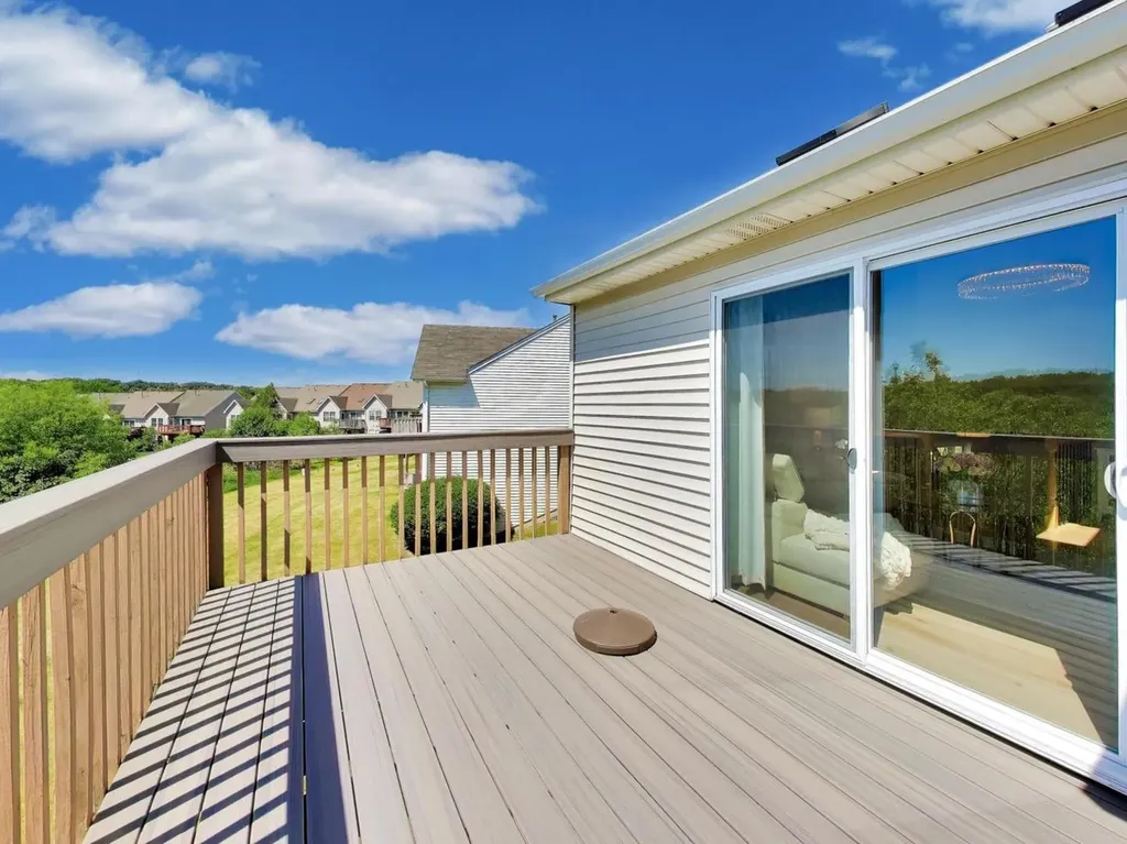 986 Viewpoint Drive Lake In The Hills IL 60156