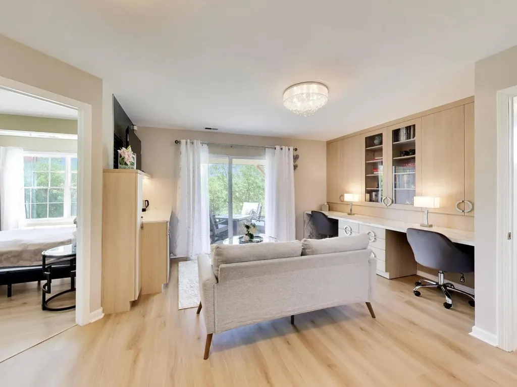 986 Viewpoint Drive Lake In The Hills IL 60156