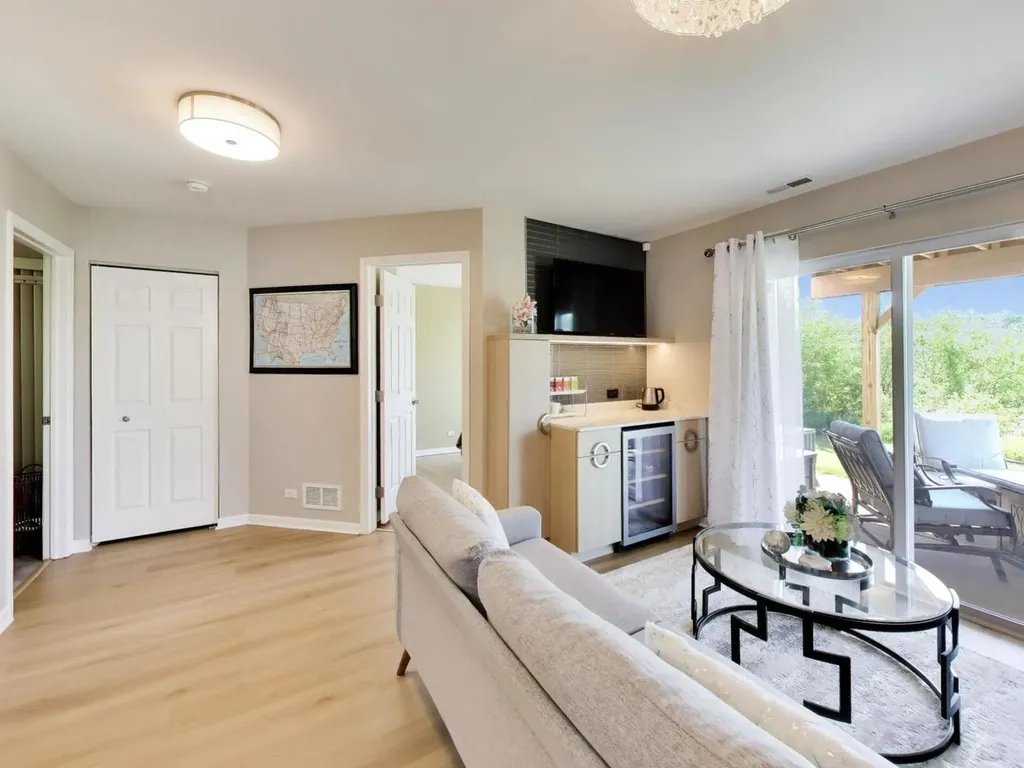 986 Viewpoint Drive Lake In The Hills IL 60156