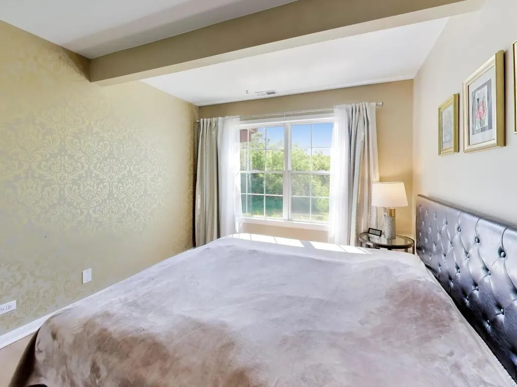 986 Viewpoint Drive Lake In The Hills IL 60156
