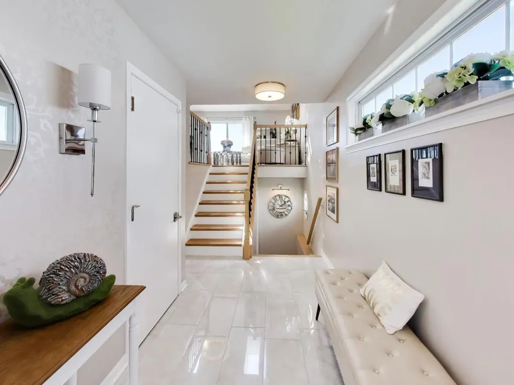 986 Viewpoint Drive Lake In The Hills IL 60156