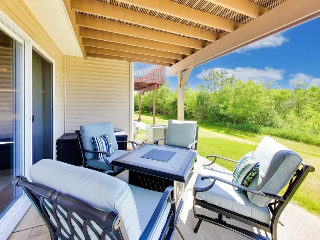 986 Viewpoint Drive Lake In The Hills IL 60156
