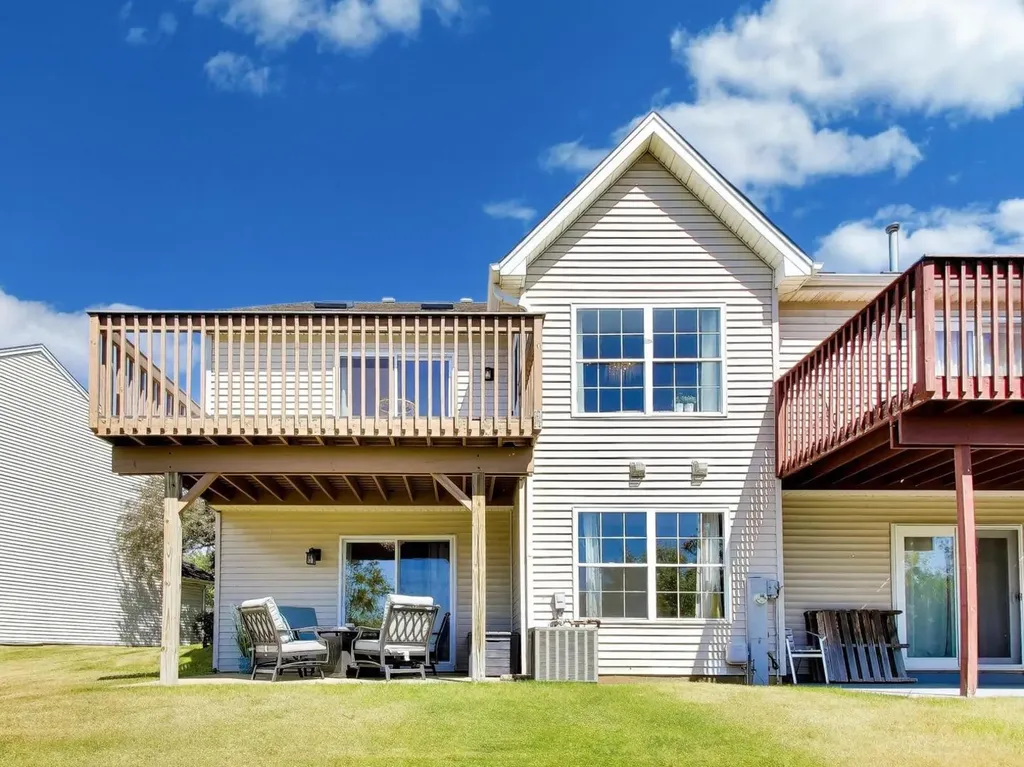 986 Viewpoint Drive Lake In The Hills IL 60156