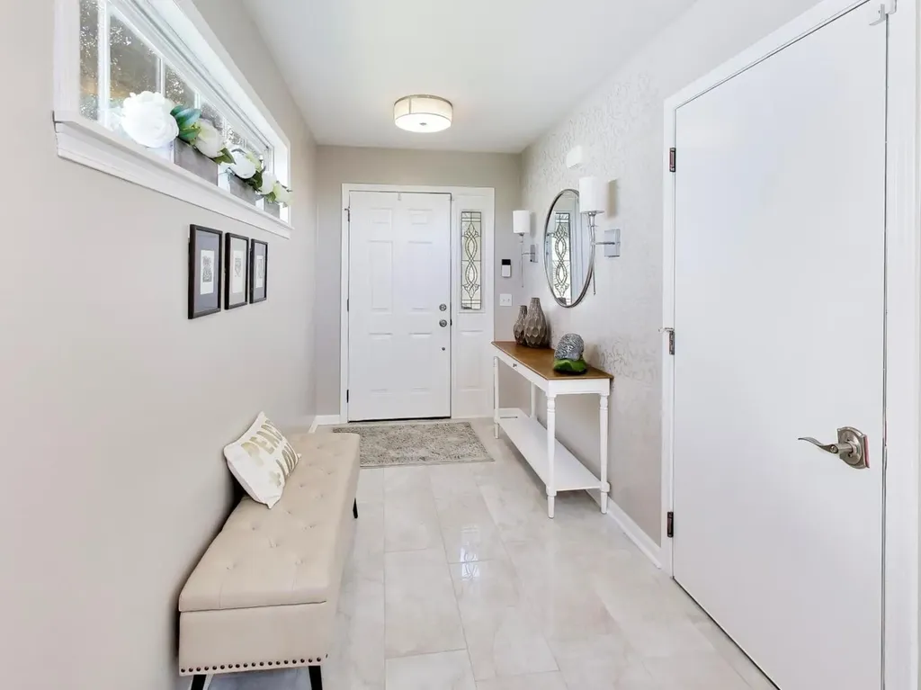 986 Viewpoint Drive Lake In The Hills IL 60156