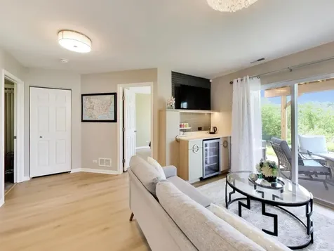 986 Viewpoint Drive Lake In The Hills IL 60156