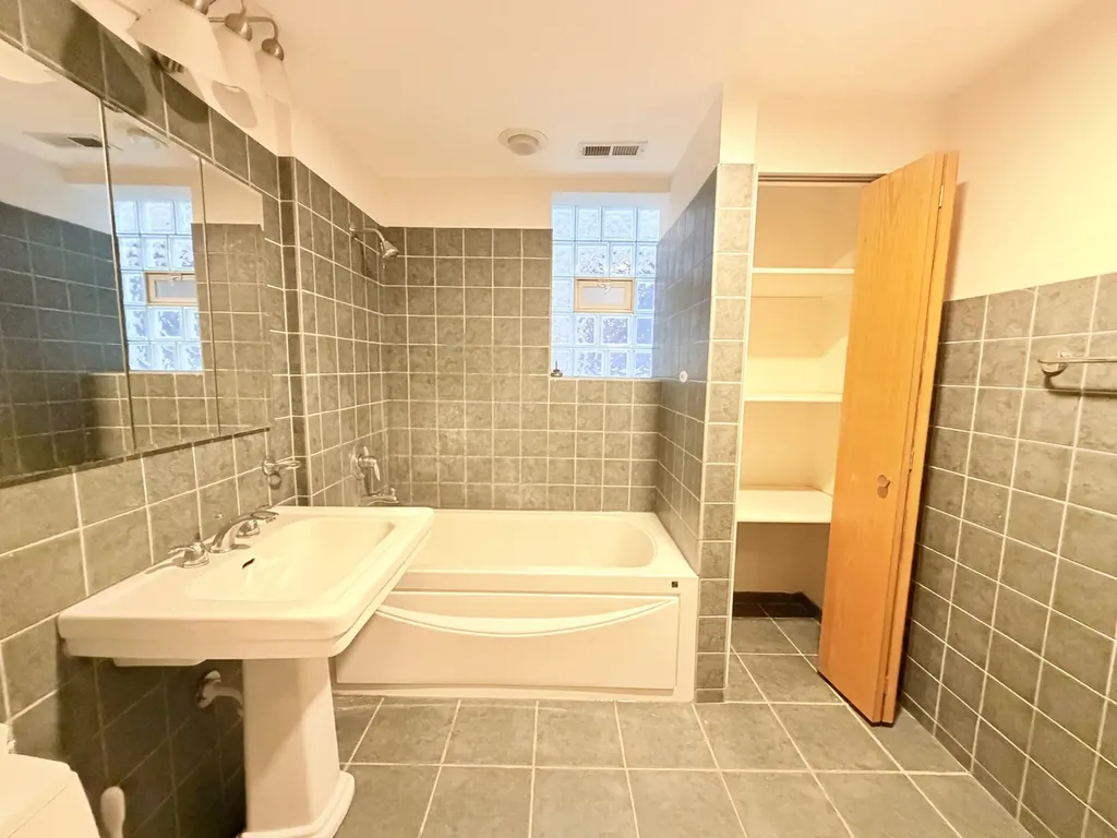 3015 South Quinn Street Chicago IL 60608