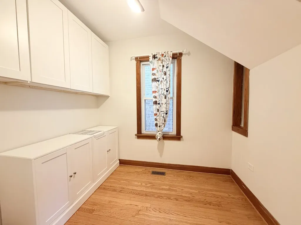 3015 South Quinn Street Chicago IL 60608